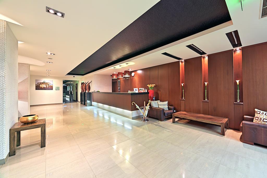 Hotel Cubix Брашов Экстерьер фото