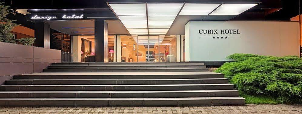 Hotel Cubix Брашов Экстерьер фото